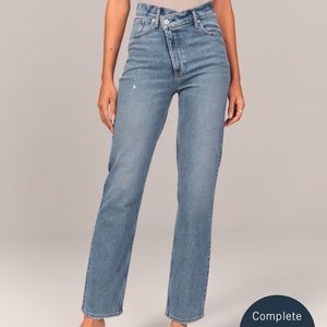 Abercrombie & Fitch Ultra High rise 90s straight jeans in medium wash size 27/4R